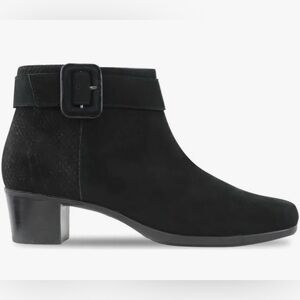 New Munro Women's Callie Boot in Black Leather Suede Size 7W no box